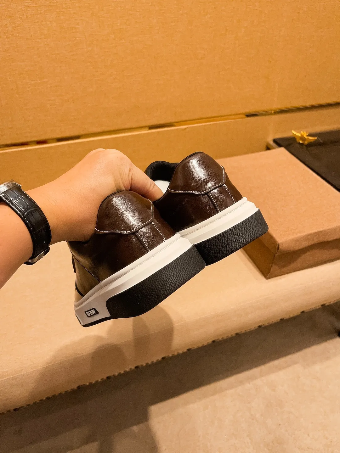 Men's shoes💰 420💰[BV]🔥 High-end men's shoes brand official website 1:1 latest masterpiece: the upper is made of Italian imported first-layer cowhide with a comfortable and breathable lining➕original non-slip and wear-resistant outsole🔥, making walking more convenient and comfortable! An exclusive new model, a stunning work, a beautiful 1:1 replica [color] compared to the official quality! Create a fashionable personality to set off your uniqueness! A must-have for trendy men! Classic 🔥Size: 38-44 Color: 🔥 Colors available🔥.